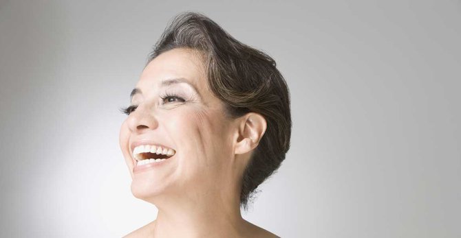 Zašto počinjem da primećujem dlake na određenim delovima lica u menopauzi?